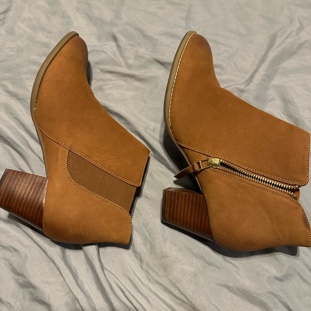 Vionic Tan Ankle Boots with Gold Zipper - Picture 4 of 10